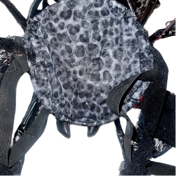 Glitz & Glam Black Spider Hat w/ Lace Wrap - Picture 13 of 13